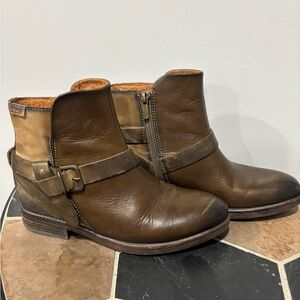 PIKOLINOS Brown Leather Boots for Versatile Style